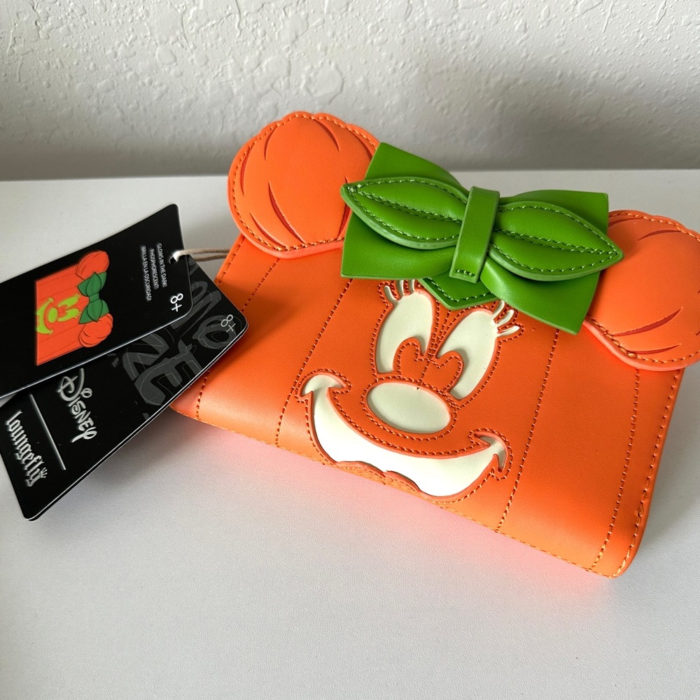 Disney Loungefly Fall Minnie Pumpkin Wallet Glow in the Dark NWT